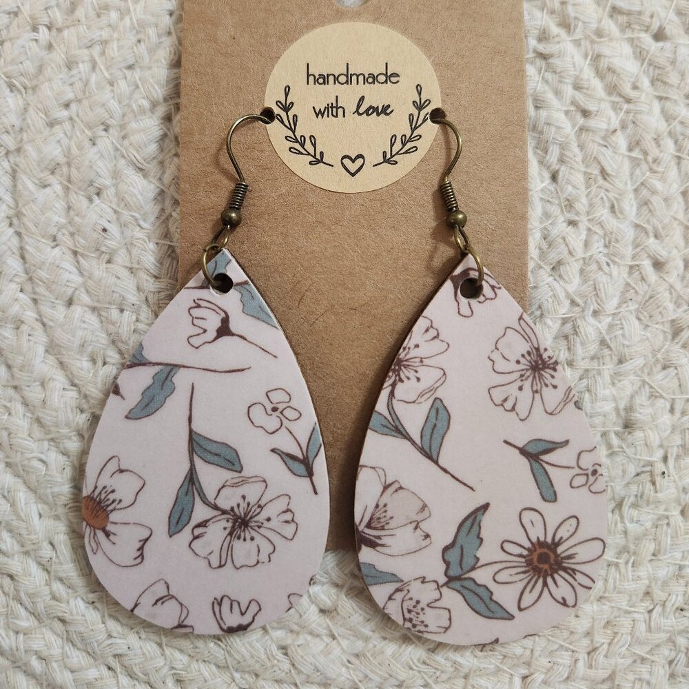 ~Handmade~ vintage style, boho, botanical earrings